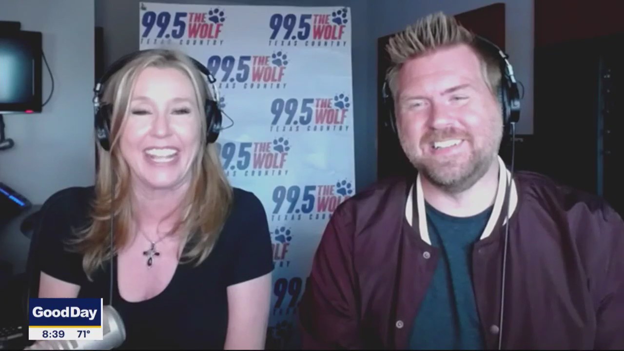 Radio hosts Tara and Ryan chat about ACM Awards