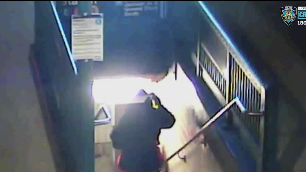 Queens subway hammer attack | FOX 5 New York