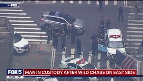 Midtown Manhattan police chase ends with guns drawn