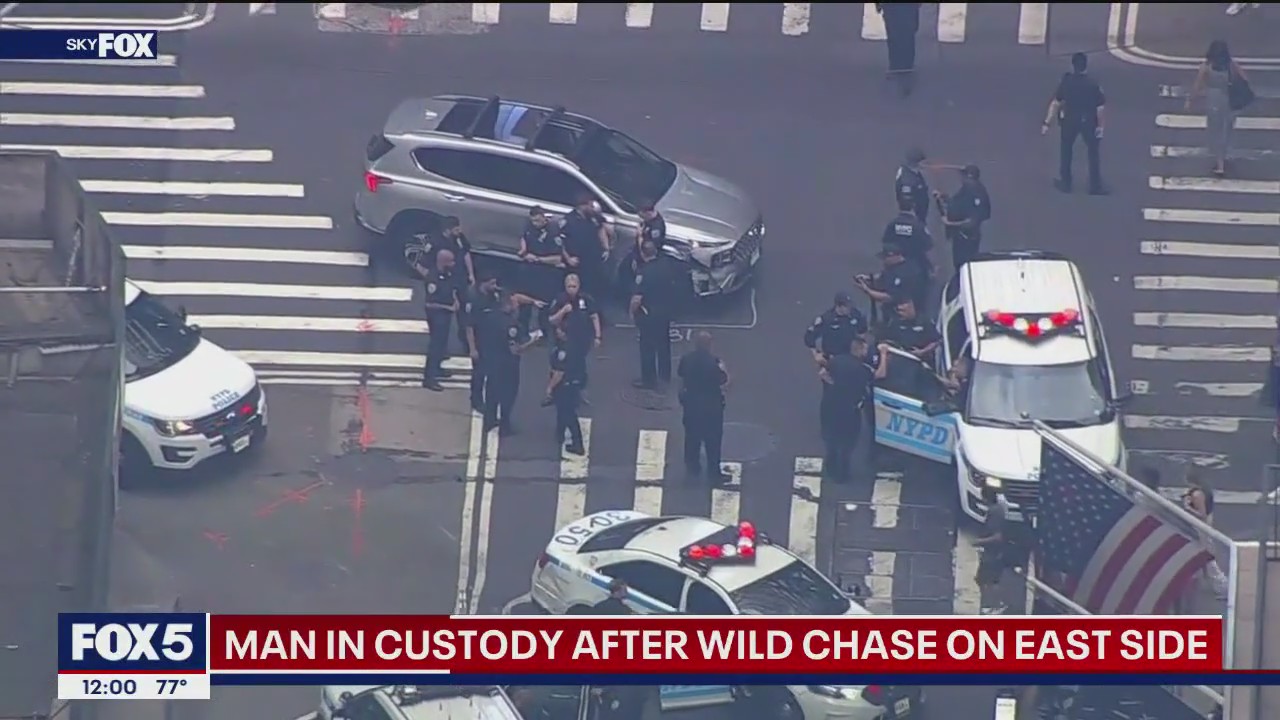 Midtown Manhattan police chase ends with guns drawn