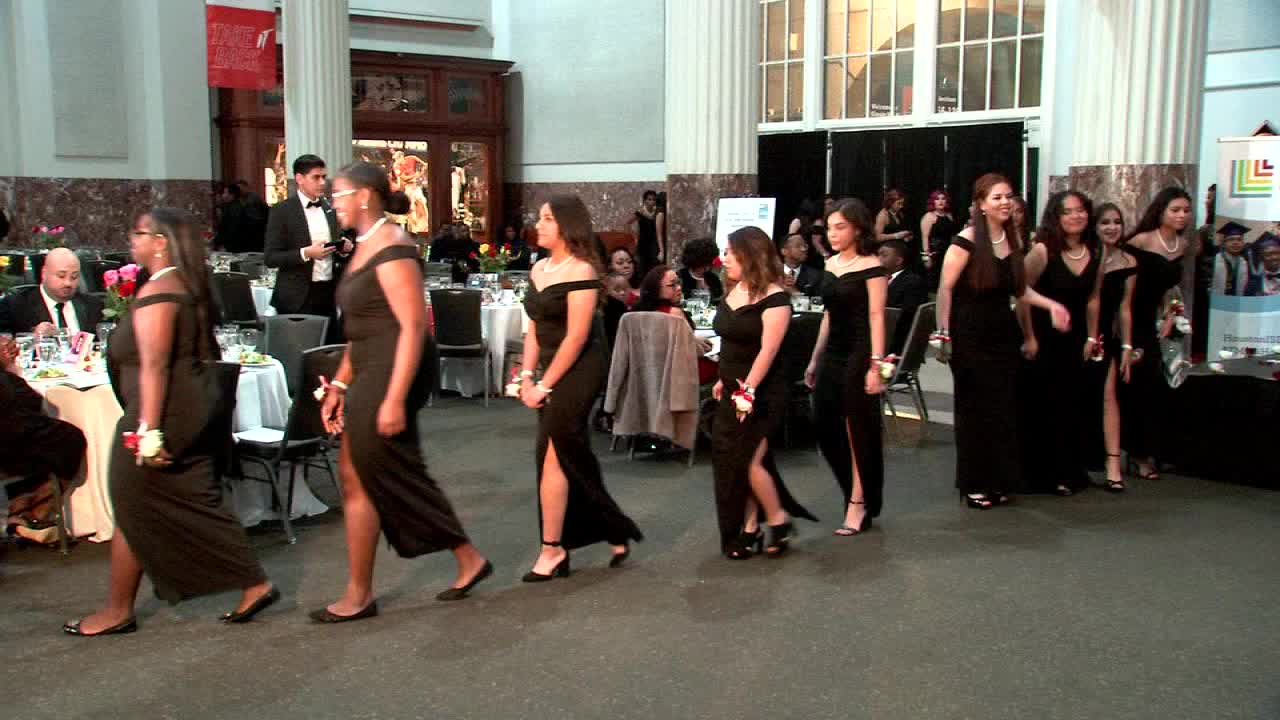 Bayou City Buzz: HISD mentorship programs honor seniors at Winter Ball