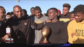 Fort Bend Marshall RB Devon Achane receives Player of the Year Award