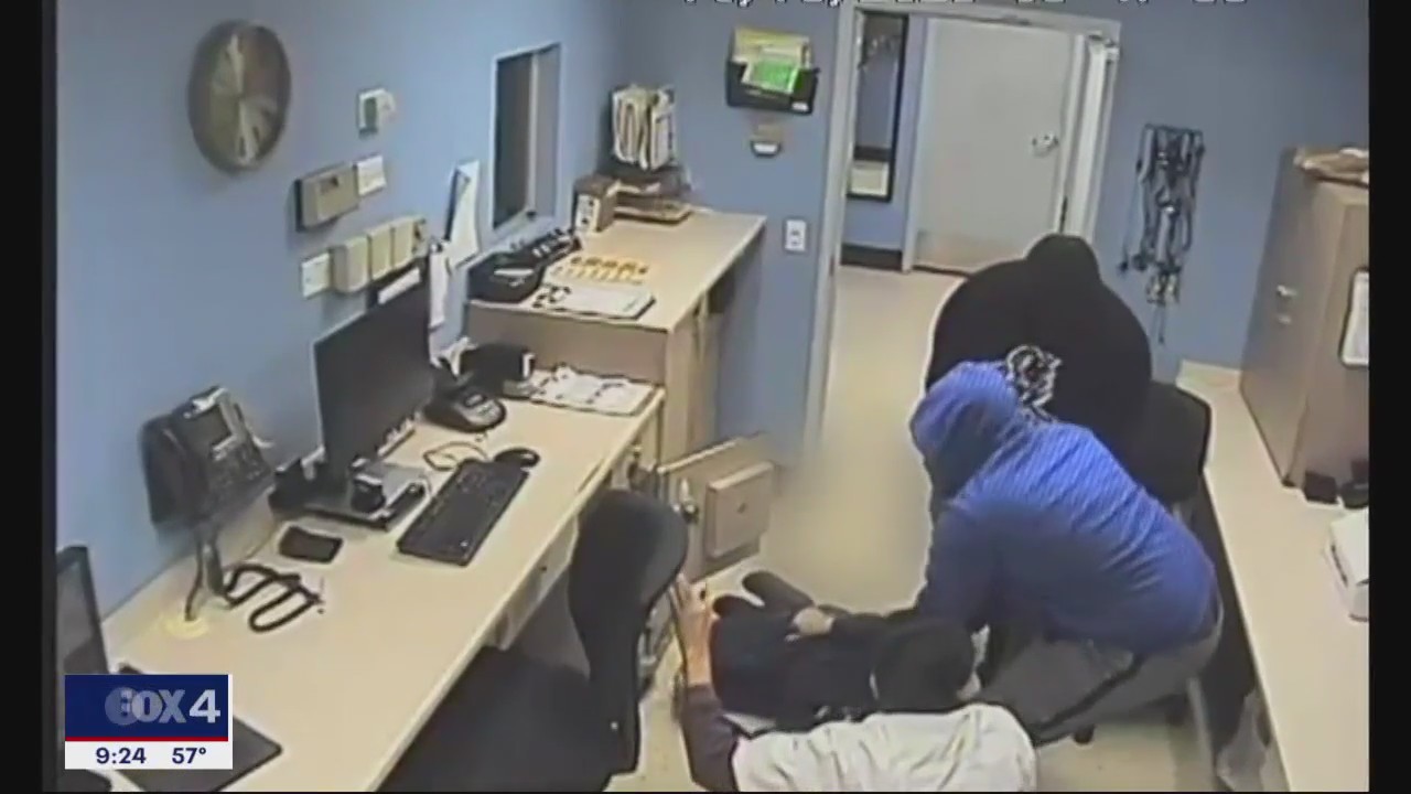 Armed robbers terrorize Lake Worth pharmacy workers | FOX 4 Dallas-Fort ...
