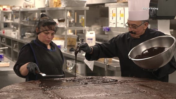 Irving bakes massive Moon Pie for the eclipse