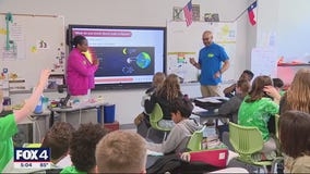 Scientists teach students what to expect during eclipse