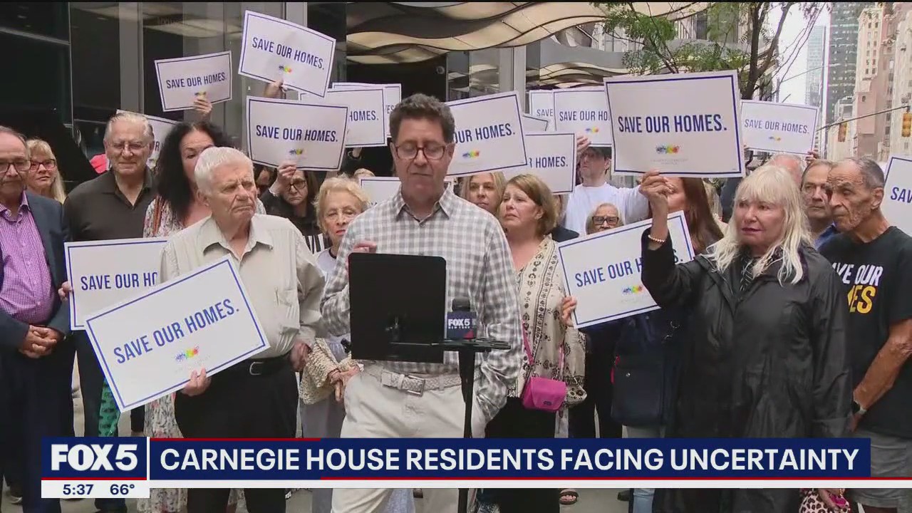 Last affordable building along billionaires' row rallies against displacement