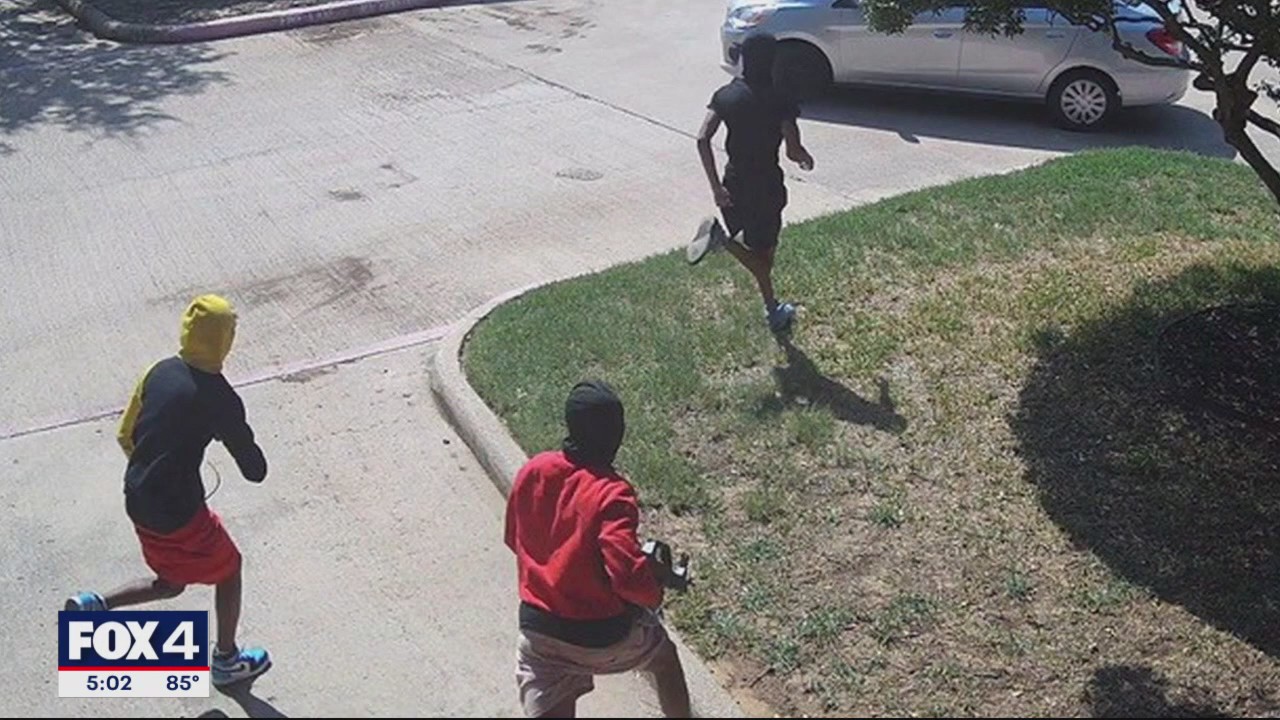 3 plead guilty to robbing postal worker at gunpoint