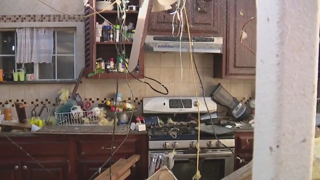 Tornadoes tear through North Texas killing 7