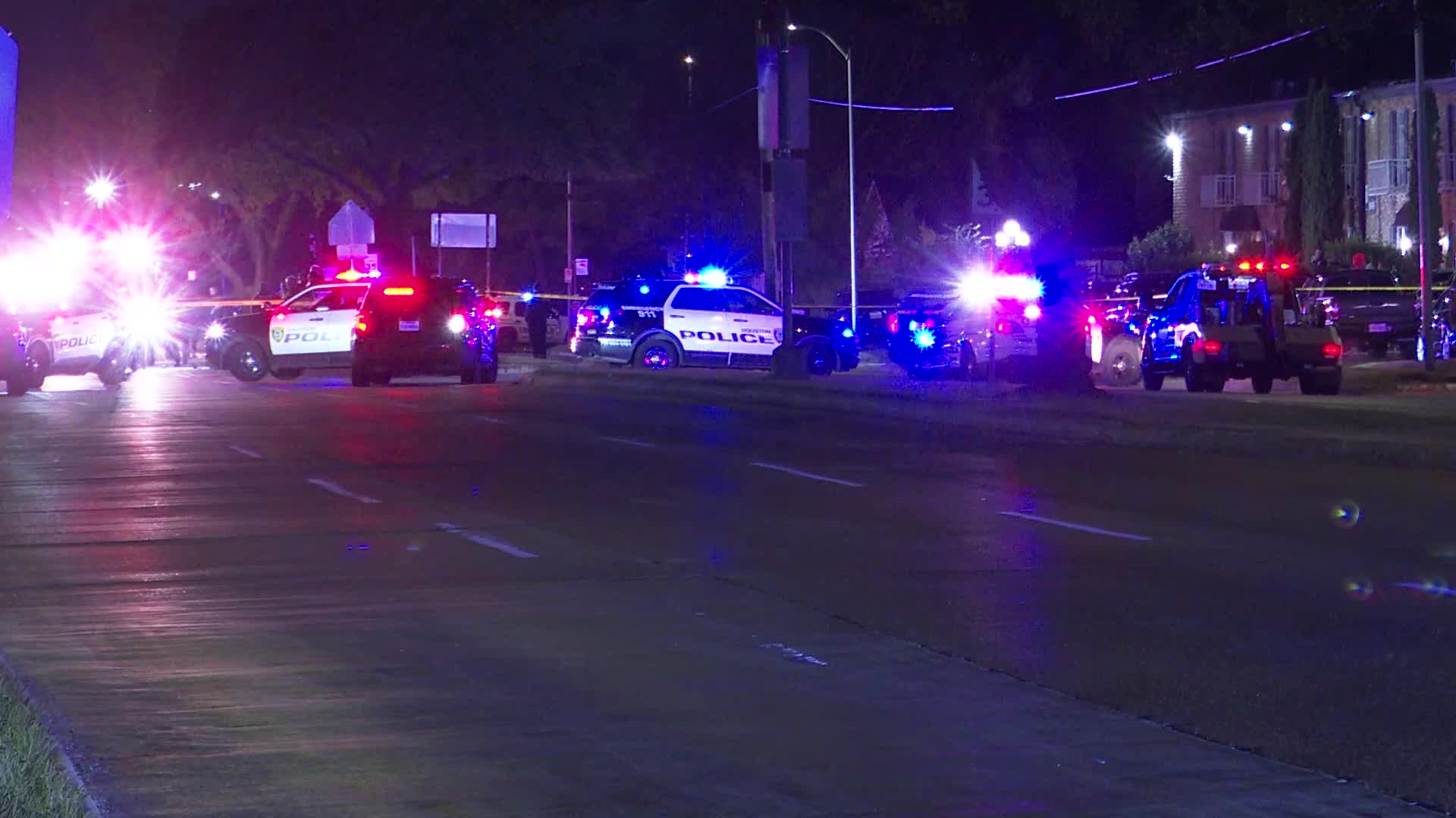 Harris County Precinct 5 Deputy shot attempting a traffic stop - Scene video