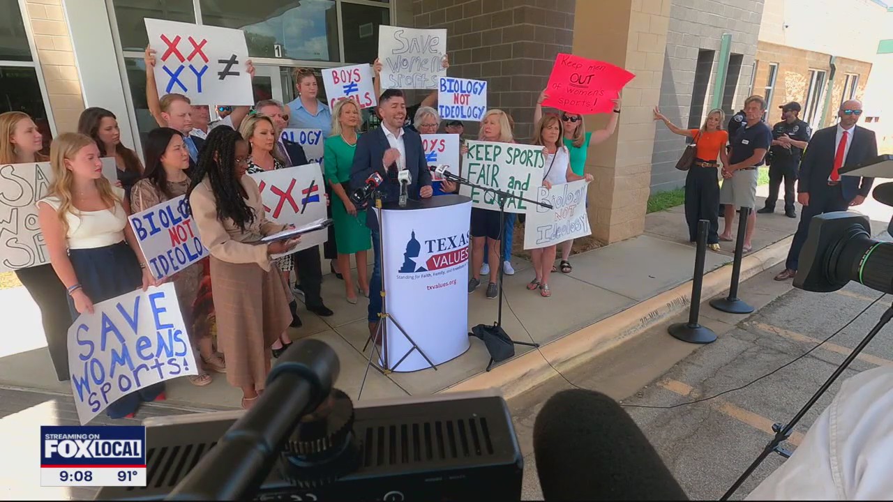 Conservatives show support for Carroll ISD lawsuit