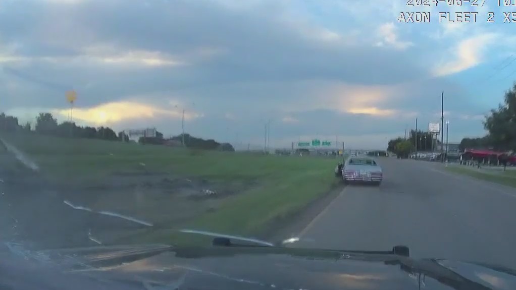 Suspect shoots at officers in Cedar Hill police chase