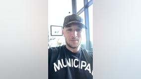 Alex Bregman surprises young fan with World Series tickets