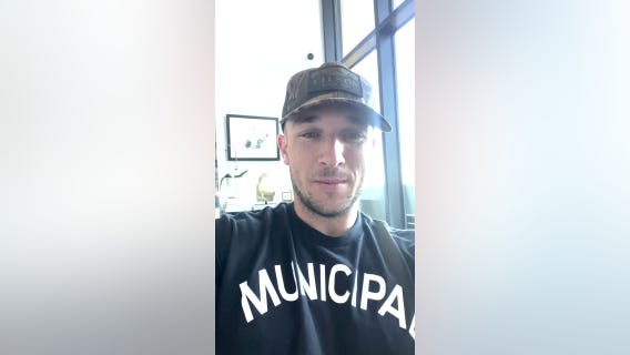 Alex Bregman surprises young fan with World Series tickets