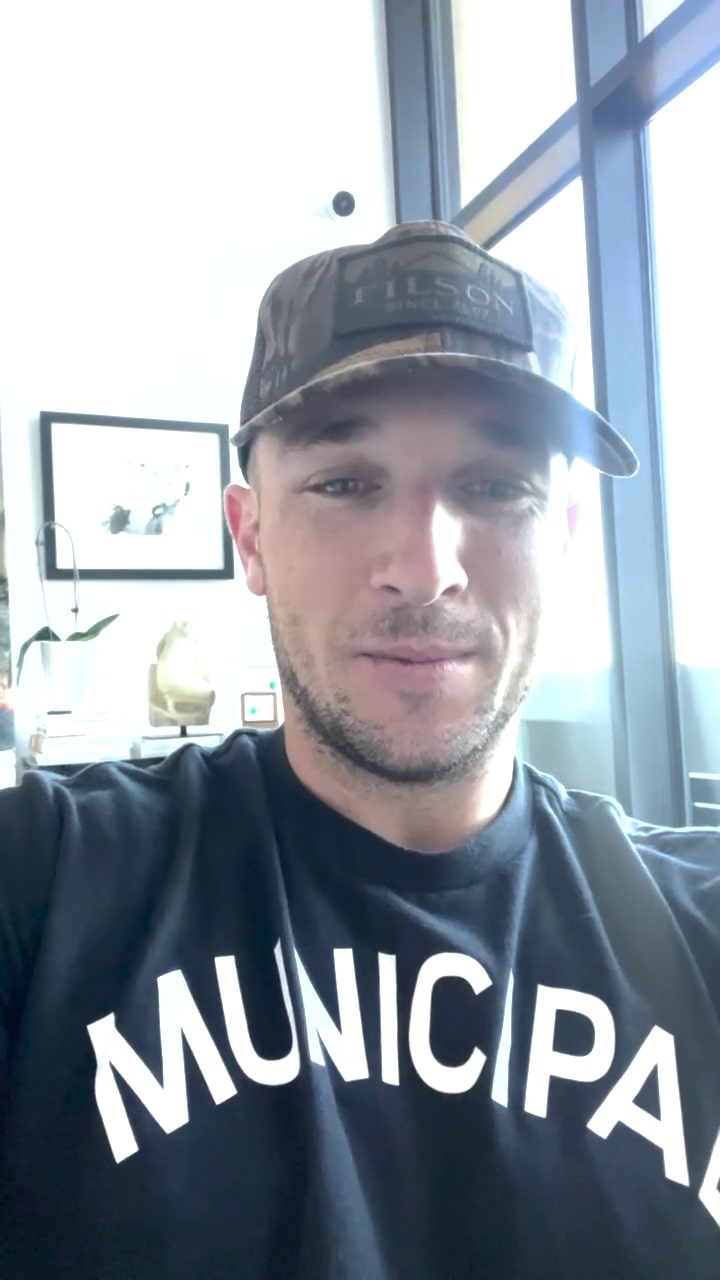 Alex Bregman surprises young fan with World Series tickets