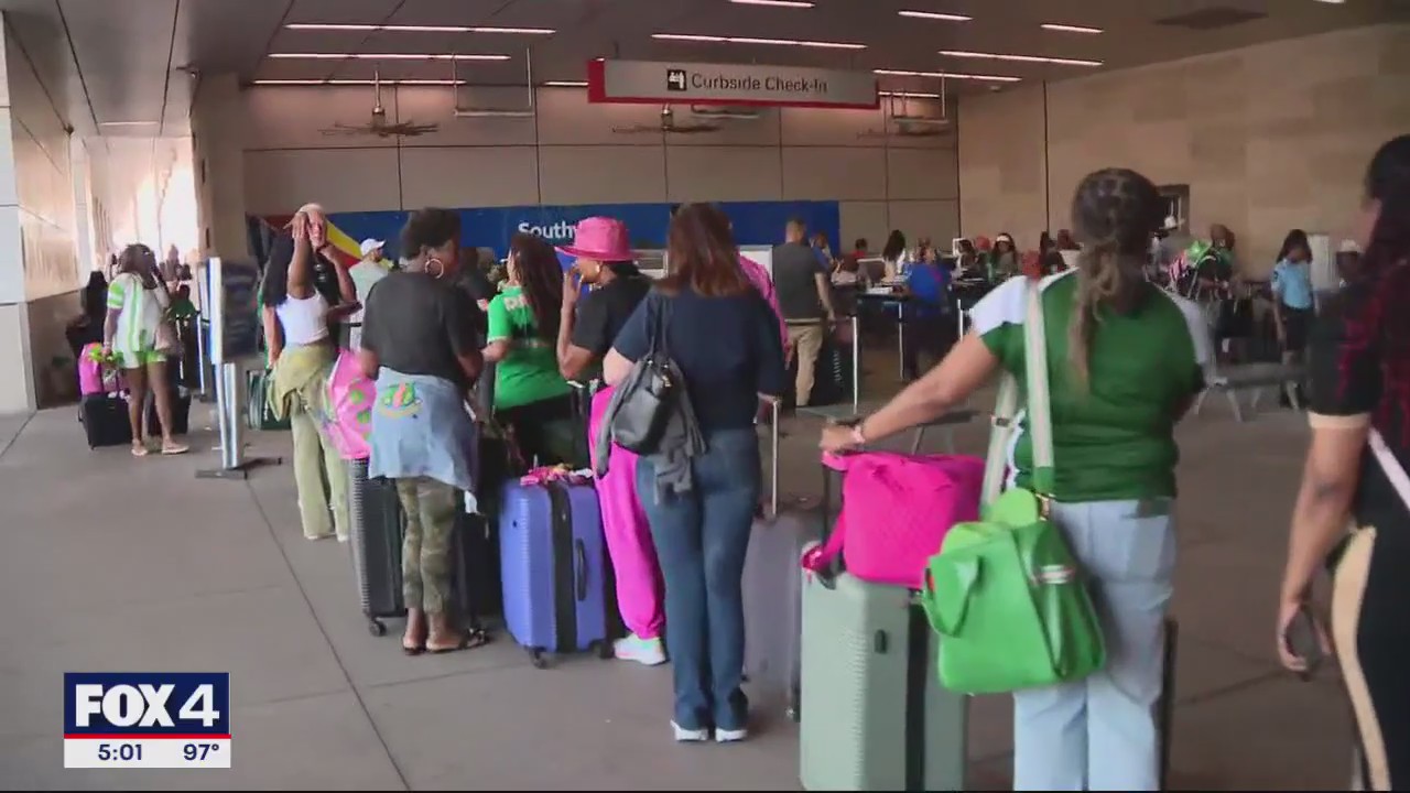 Long baggage claim lines at Dallas Love Field