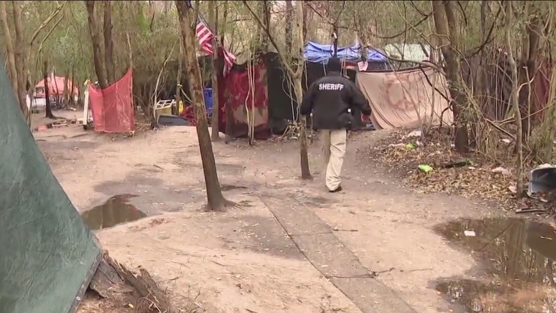 Harris County law enforcement reaches out to homeless before arctic blast