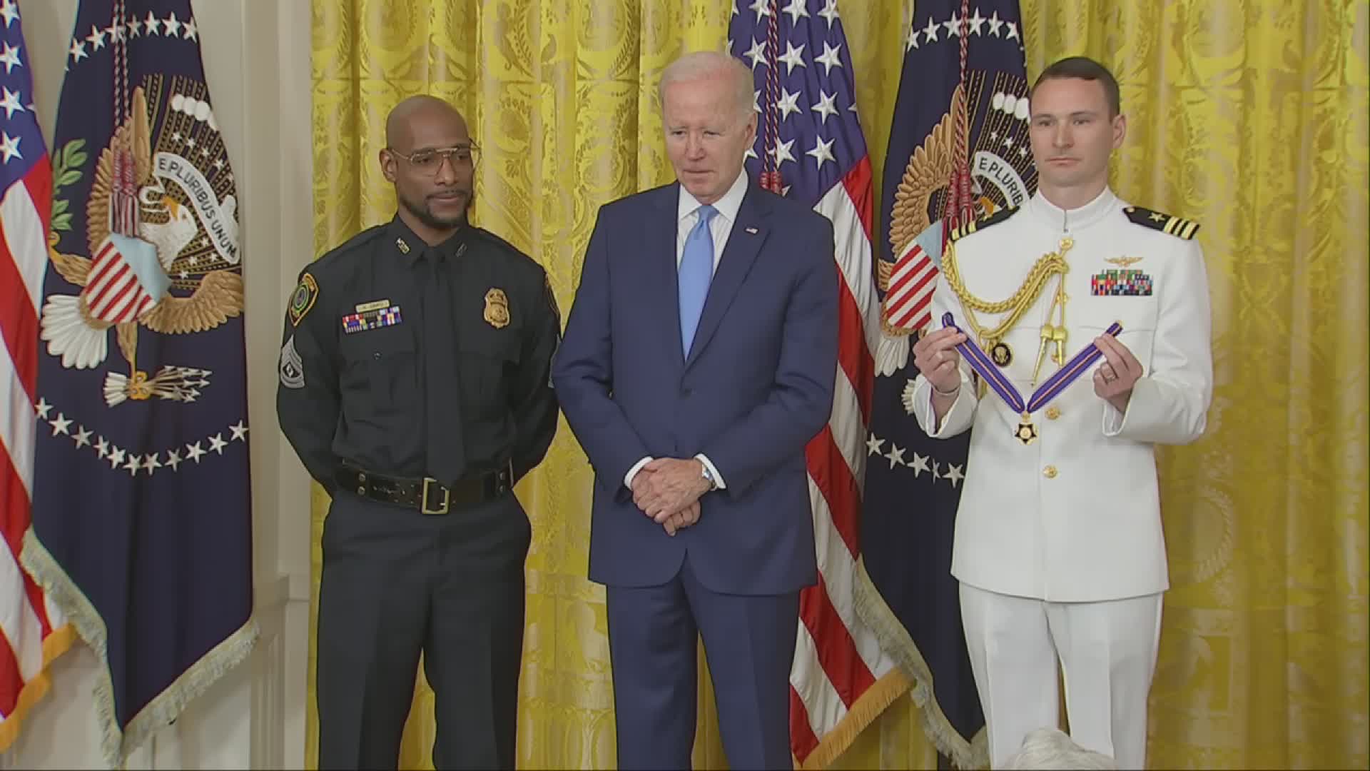 Houston Police Department Sgt. Kendrick Simpo Receives Medal of Valor ...