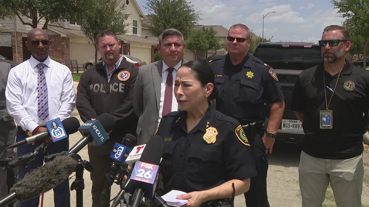 Attempt to execute arrest warrant ends with suspect dead in Houston