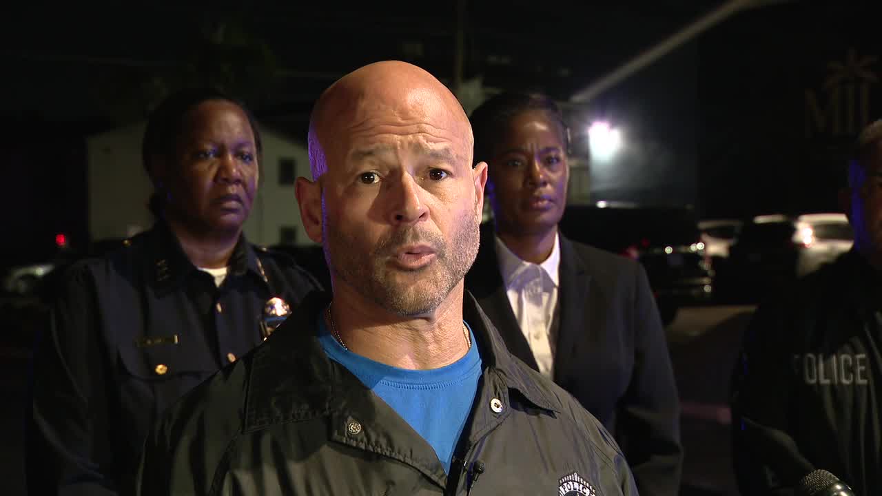 Dallas police shoot armed break-in suspect, chief says