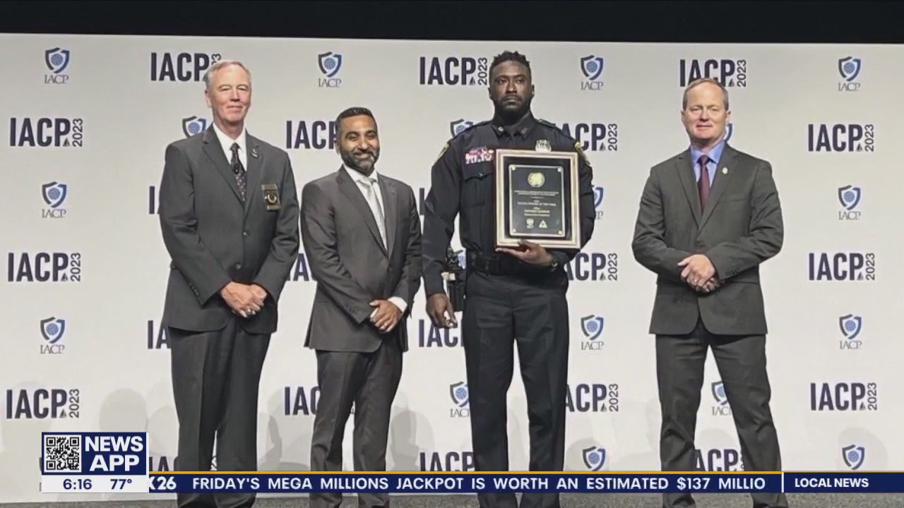 Injured police officer saves other cops; honored