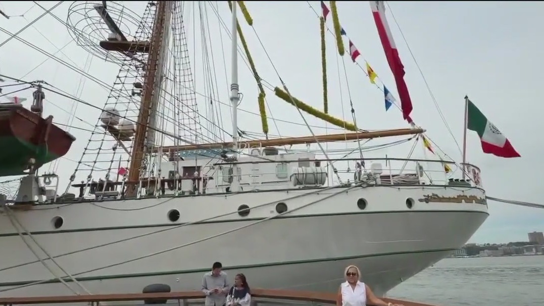 Mexican naval ship returns to NYC after crash into Brooklyn Bridge
