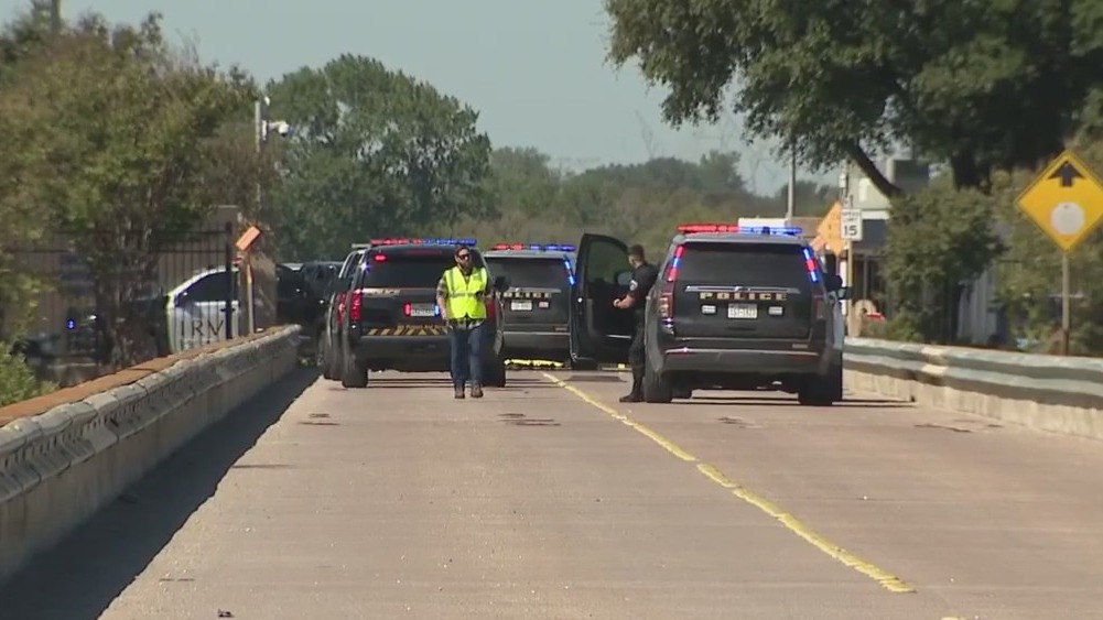 Irving police shoot at stolen vehicle suspect