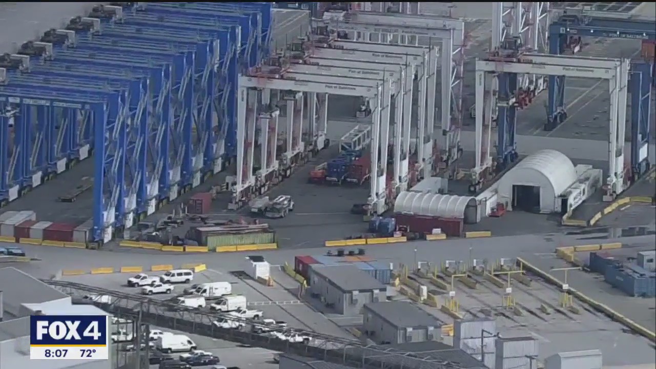 Dock workers reach tentative agreement to end strike