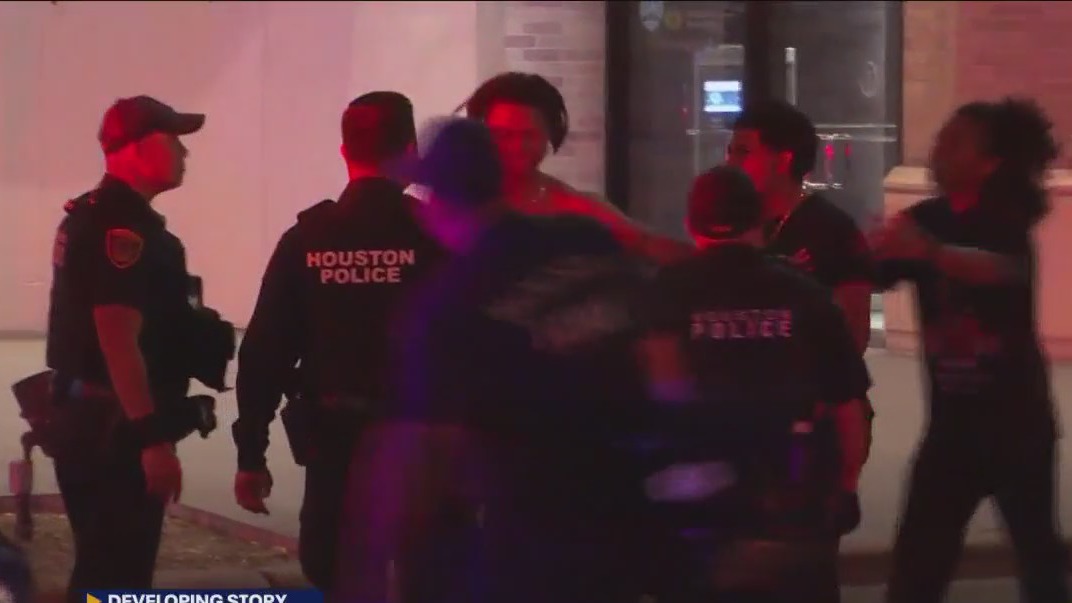Woman flees after fatally shooting man in downtown Houston | FOX 26 Houston