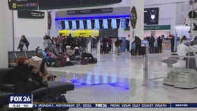 Airlines brace for busy holiday travel season
