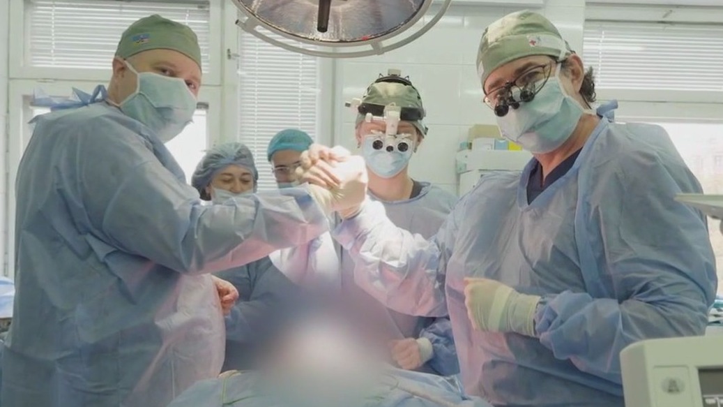 Dallas surgeon aids reconstructive surgery in Ukraine