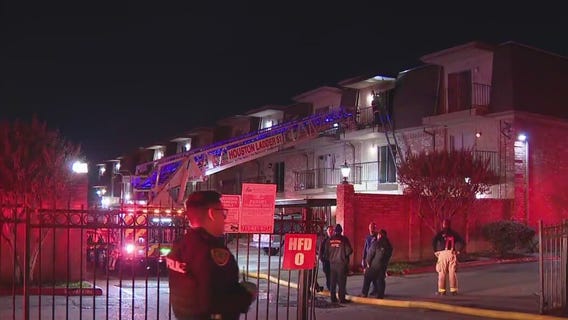 1 killed in southwest Houston apartment fire