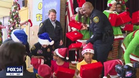 Kids in Sunnyside treated to holiday magic