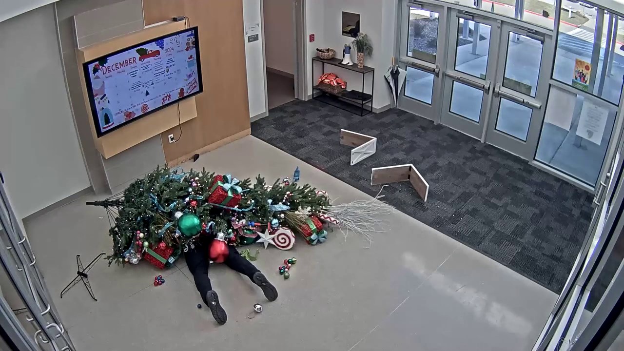 VIDEO: Christmas tree falls on officer at Aledo school