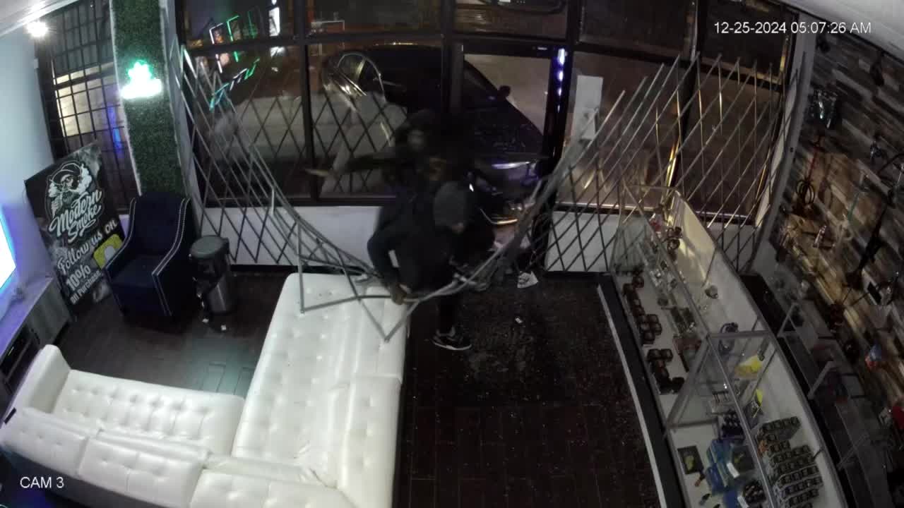 Burglars use car to break into Fort Worth smoke shop