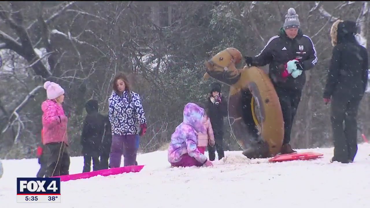 Kids take advantage of rare second snow day