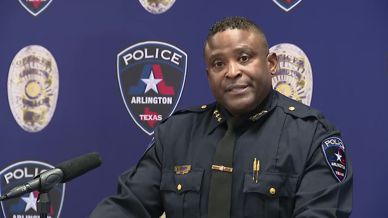 Arlington police release video of CashMax robbery shooting