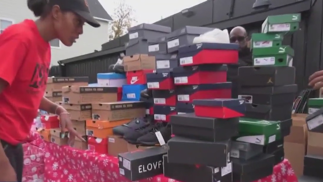 Houston community giving back before Christmas