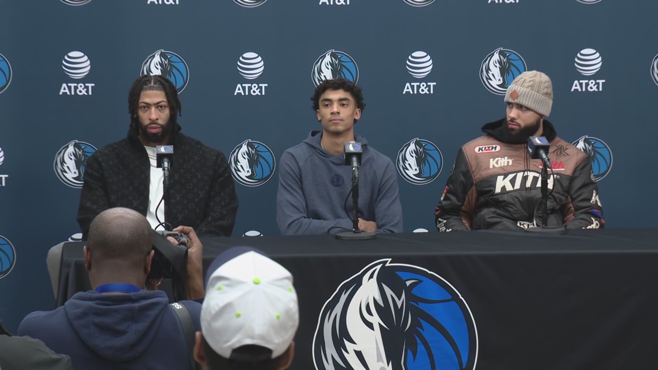 Mavs introduce new players Davis, Christie, Martin