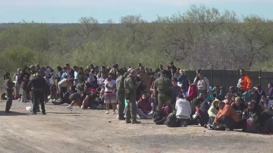 Senior US officials visit Mexico to address border crisis