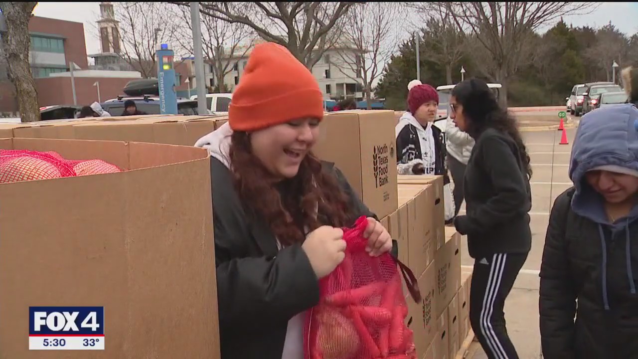NTFB volunteers give out food in freezing weather