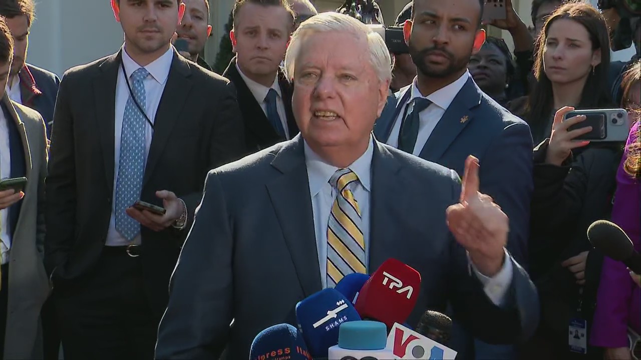 White House fight: Graham on "disrespectful" Zelensky