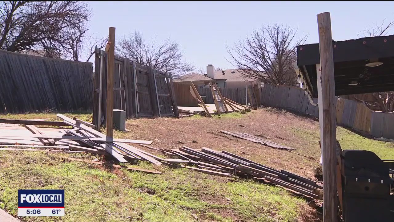 Straight line wind damage in Carrollton