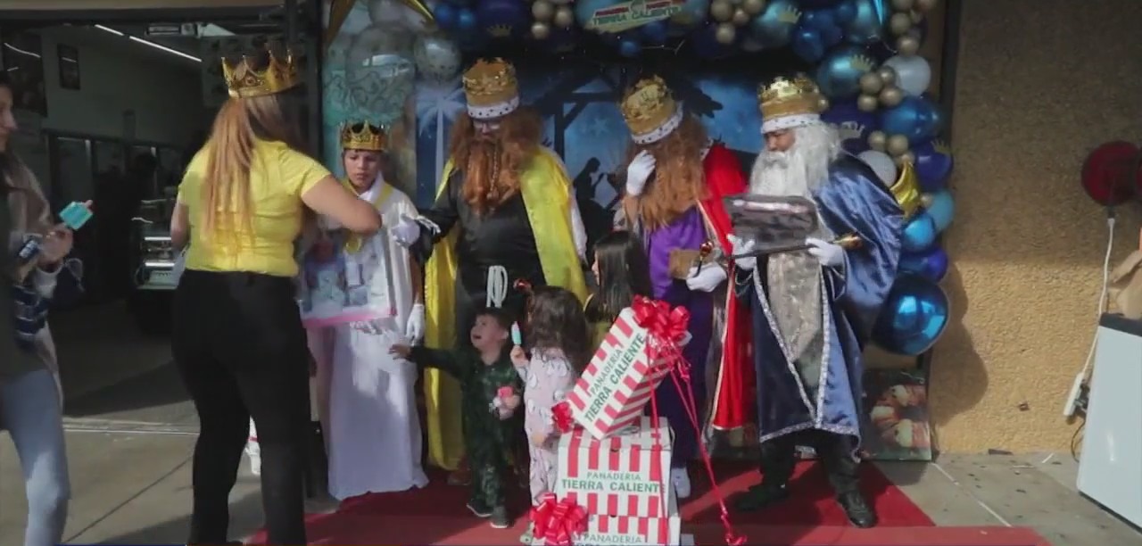 Tierra Caliente's Pana-Deria spreads joy with toy drive