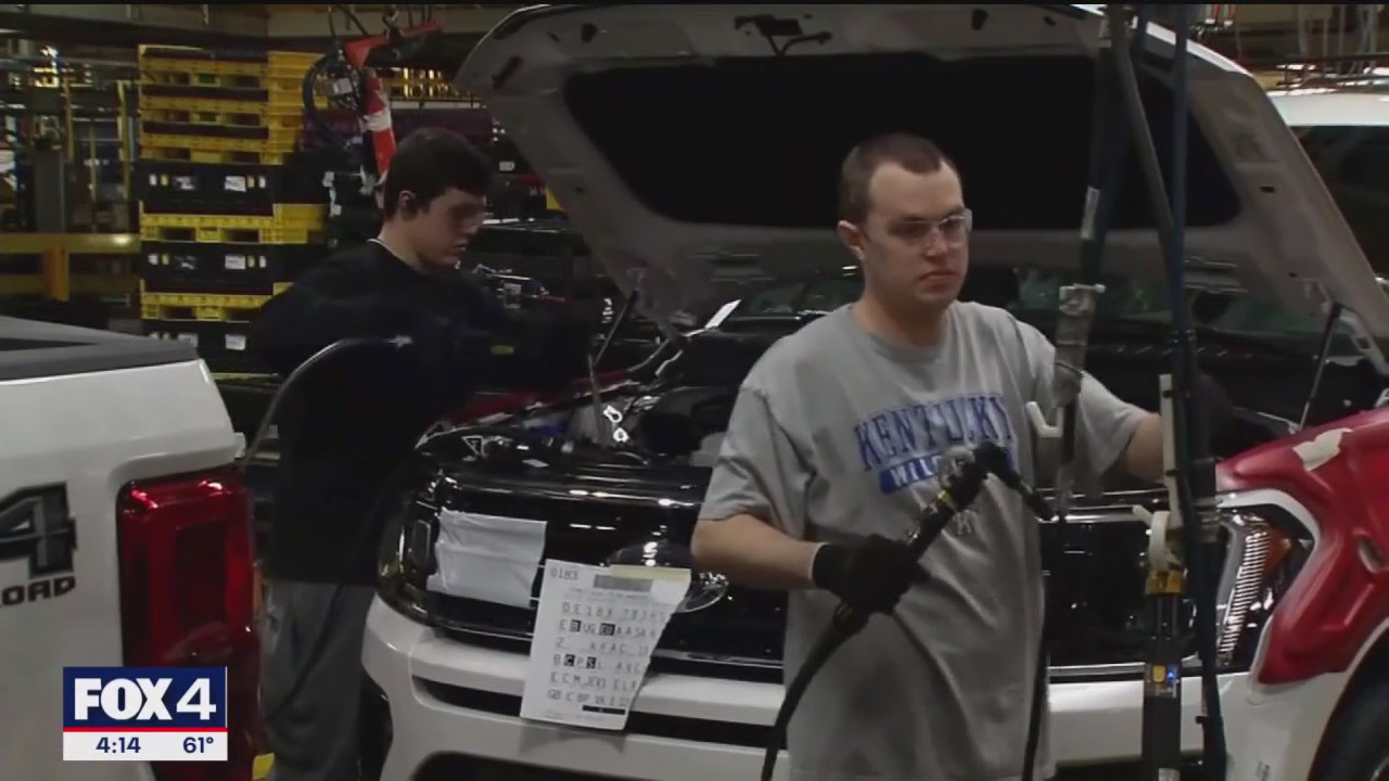 Trump tariffs on US automakers postponed 1 month