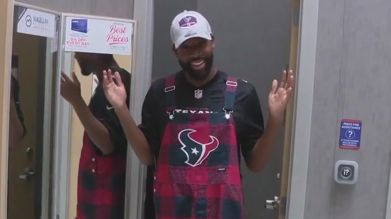Welcome to H-Town: Dalaun gets Texans game day ready