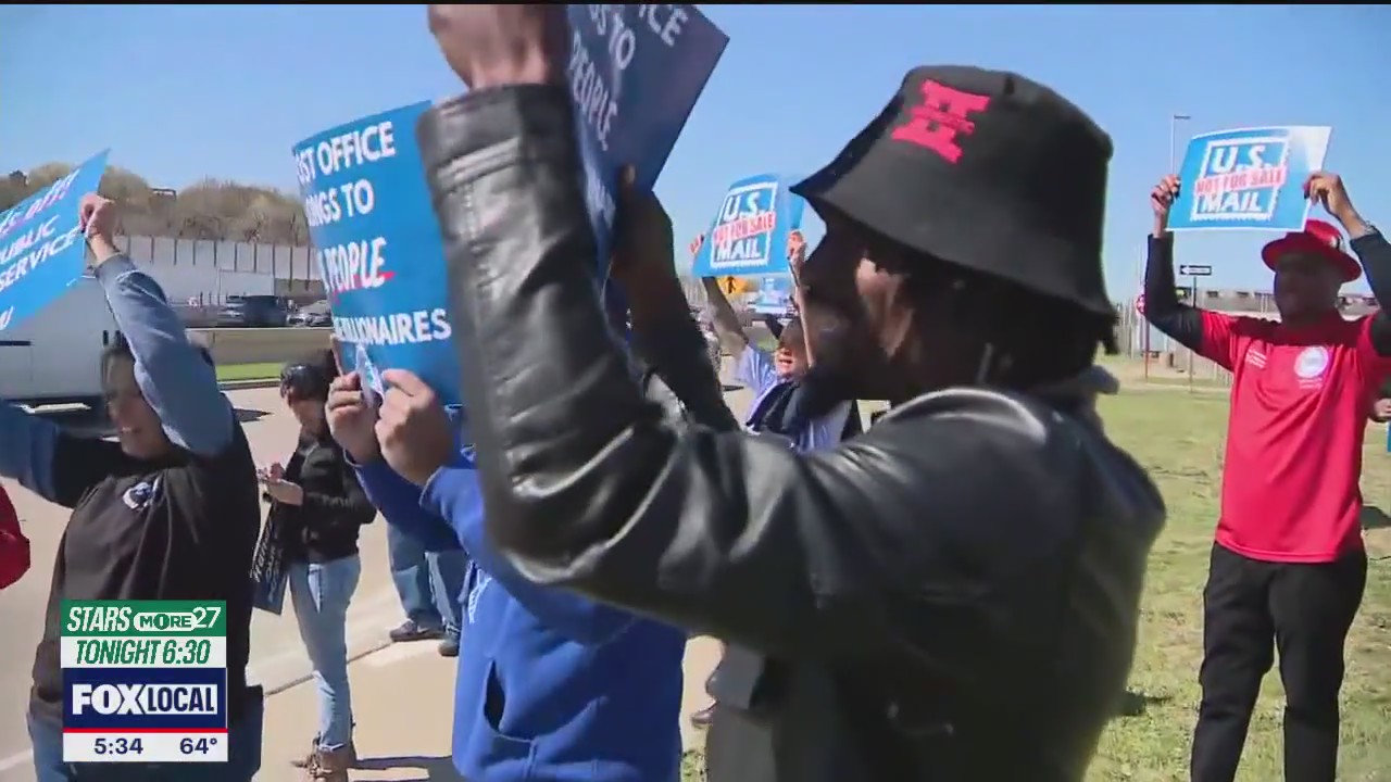 Postal workers rally against privatizing USPS