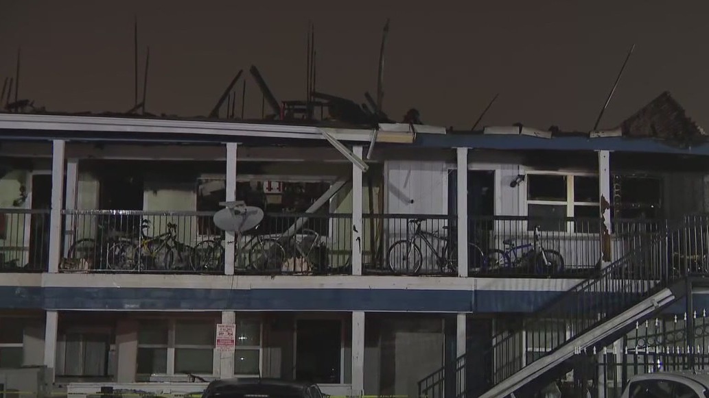 20 Houston families displaced after apartment fire