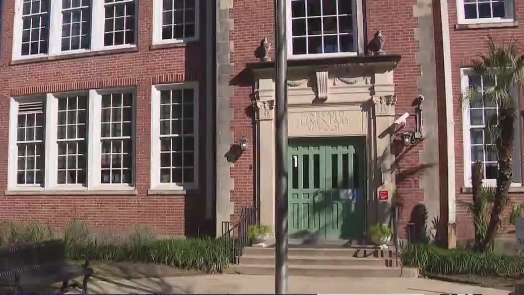 Houston ISD parents react to no heat in classrooms