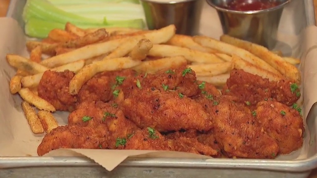 Texans football and food: Live at Twin Peaks on Kirby