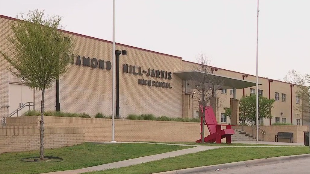 3 arrested after guns brought to Fort Worth high school